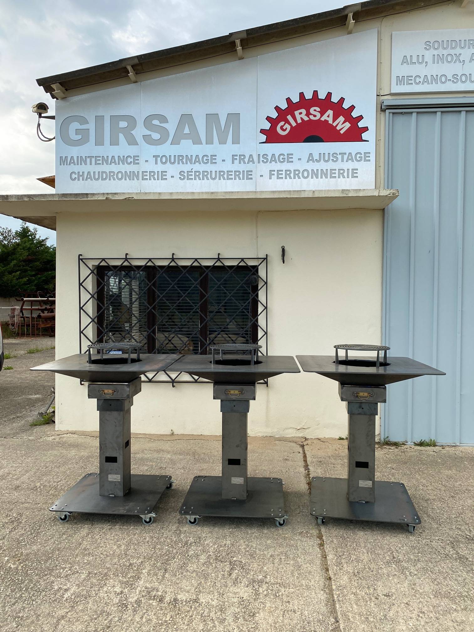 Conception et fabrication de braseros d’extérieur : chaleur, convivialité et design pour votre jardin dans nos ateliers proche de Marseille