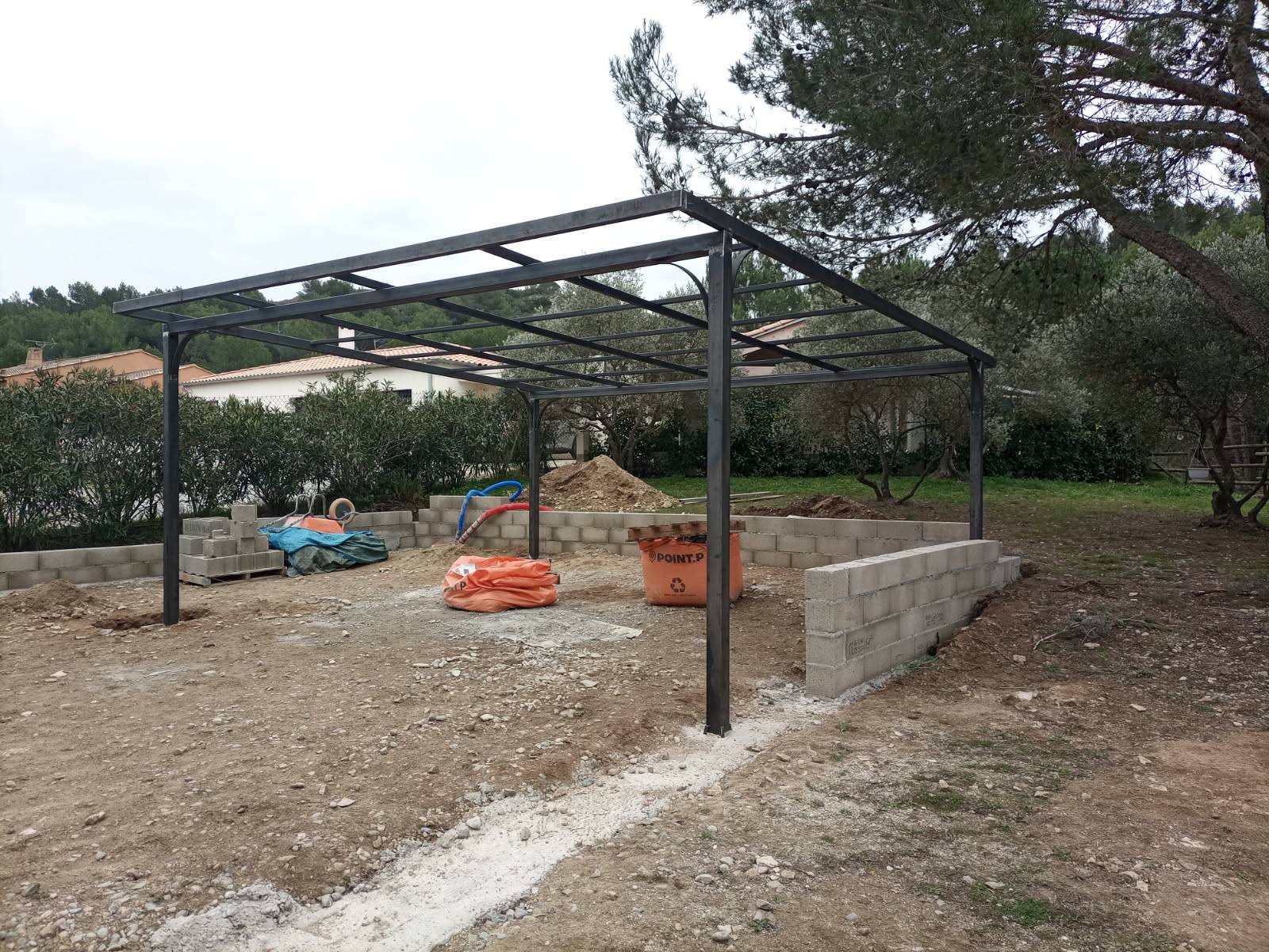 Carports et abris voiture : protection durable et élégante pour votre véhicule sur Alleins dans le 13.