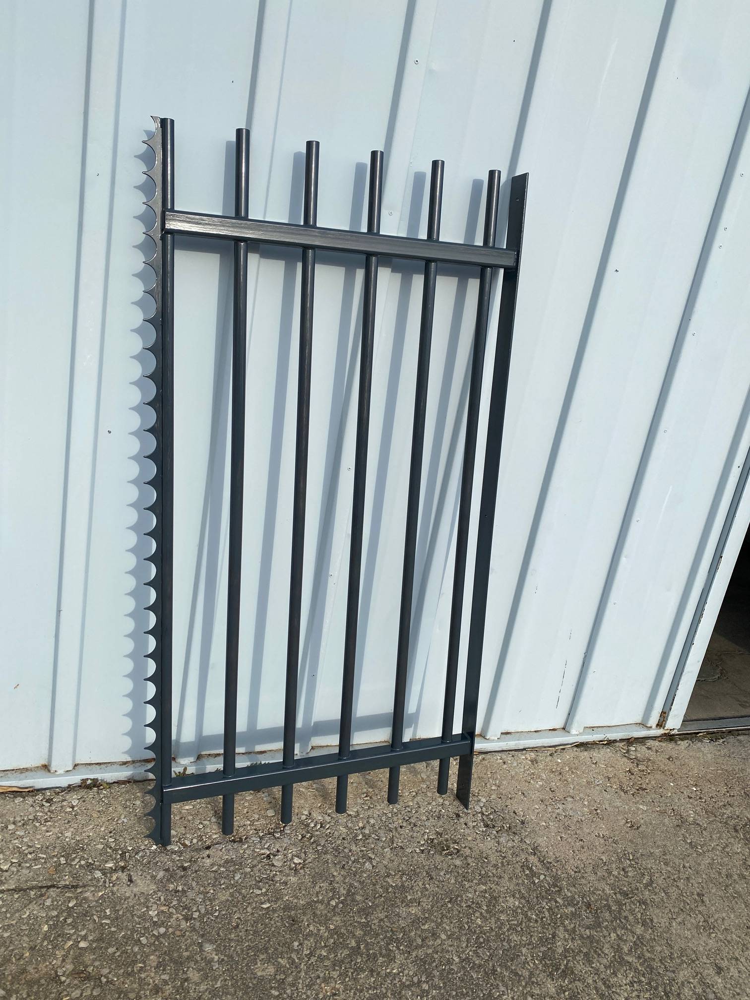 Grilles de défense sur mesure à Aix-en-Provence, Salon-de-Provence, Marseille et dans les Bouches-du-Rhône (13).