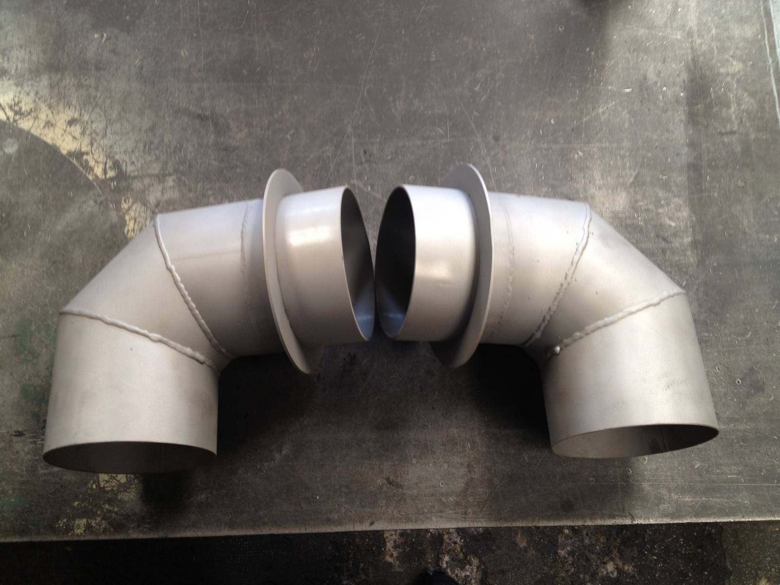 Coude d’échappement de bateau