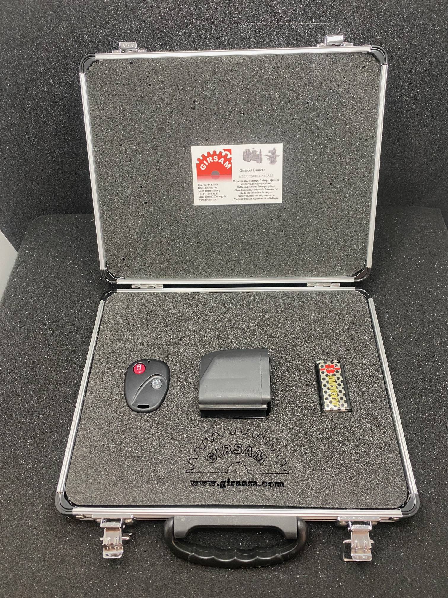 Découpe, marquage et personnalisation de mousse de protection pour valise de transport dans le 13.