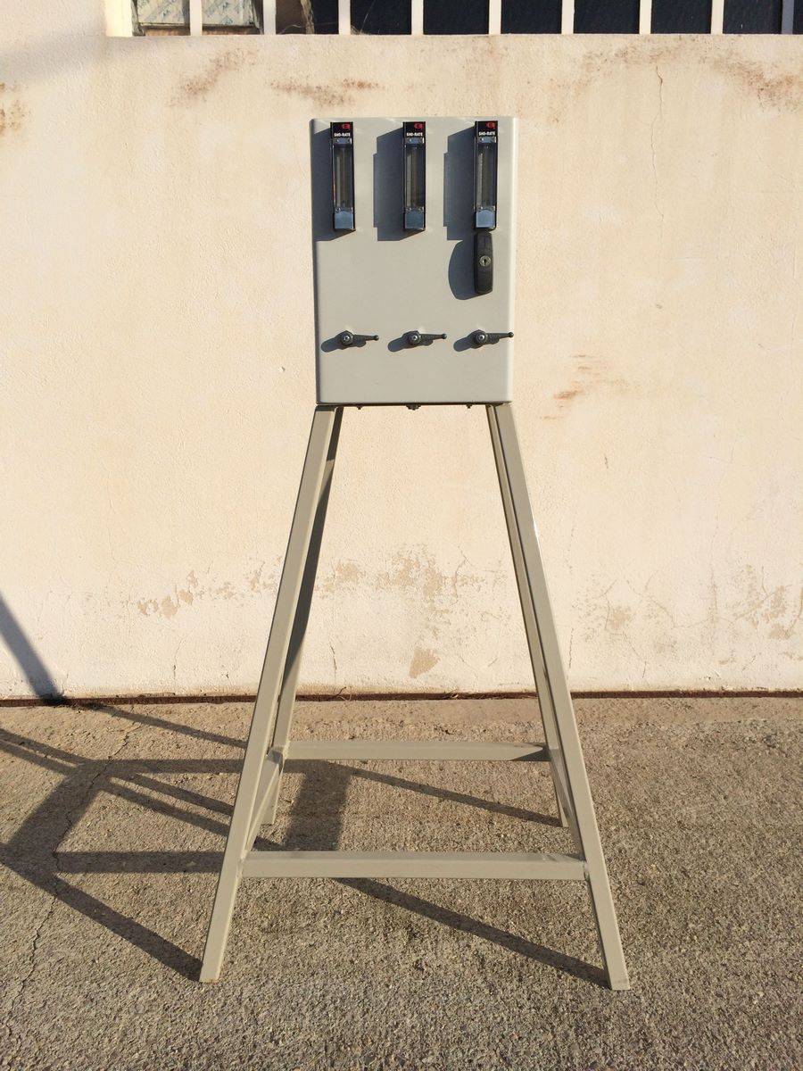 Châssis avec coffret et débimètres