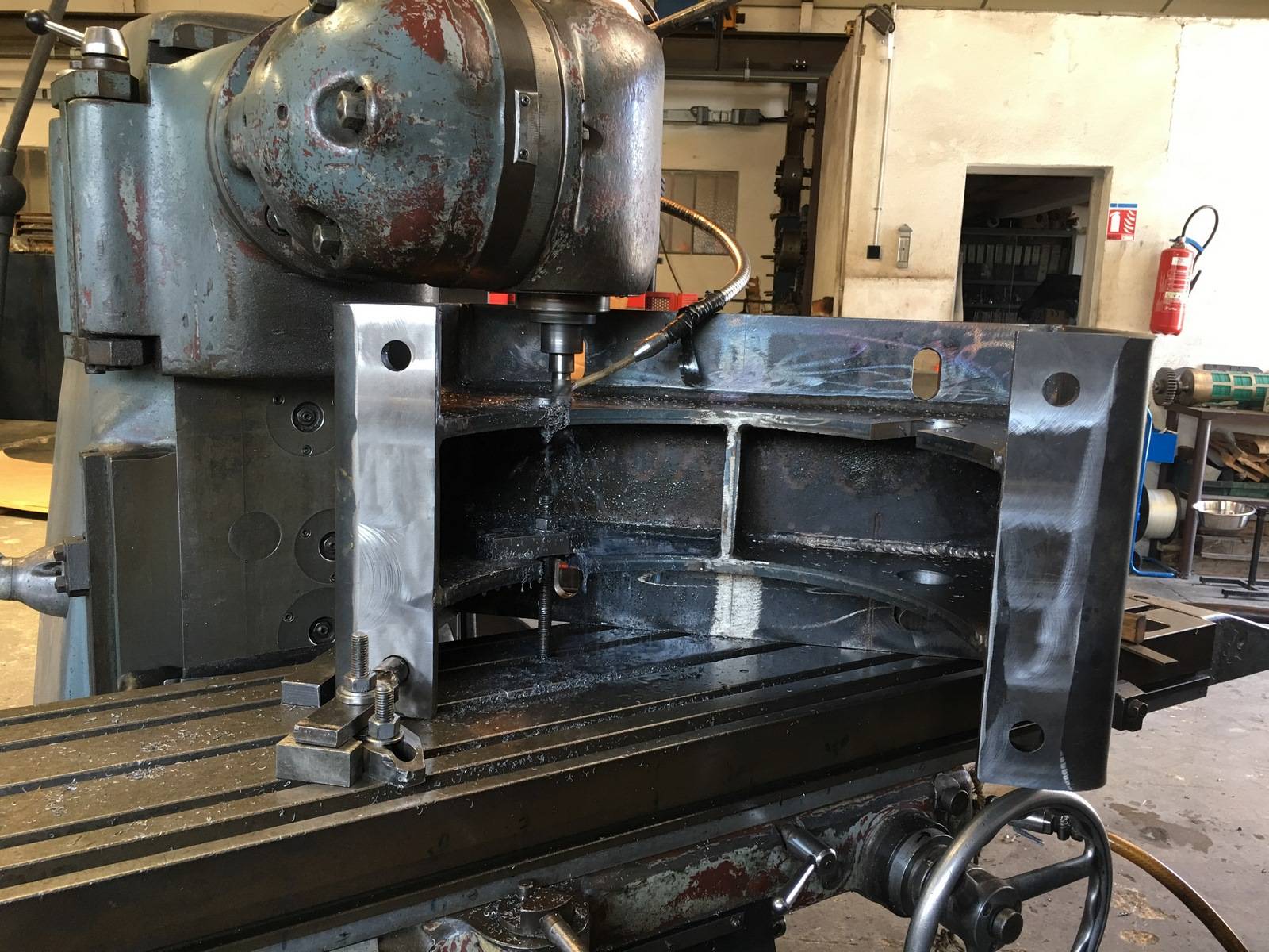 Chaudronnerie / roulage / soudures / perçages / fraisage de paliers pour un client de Châteauneuf les Martigues (13220).