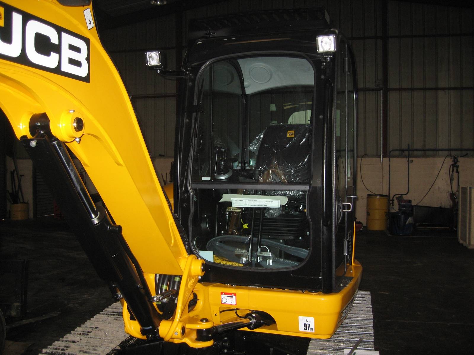 Grille de protection sur mesure pour mini-pelle