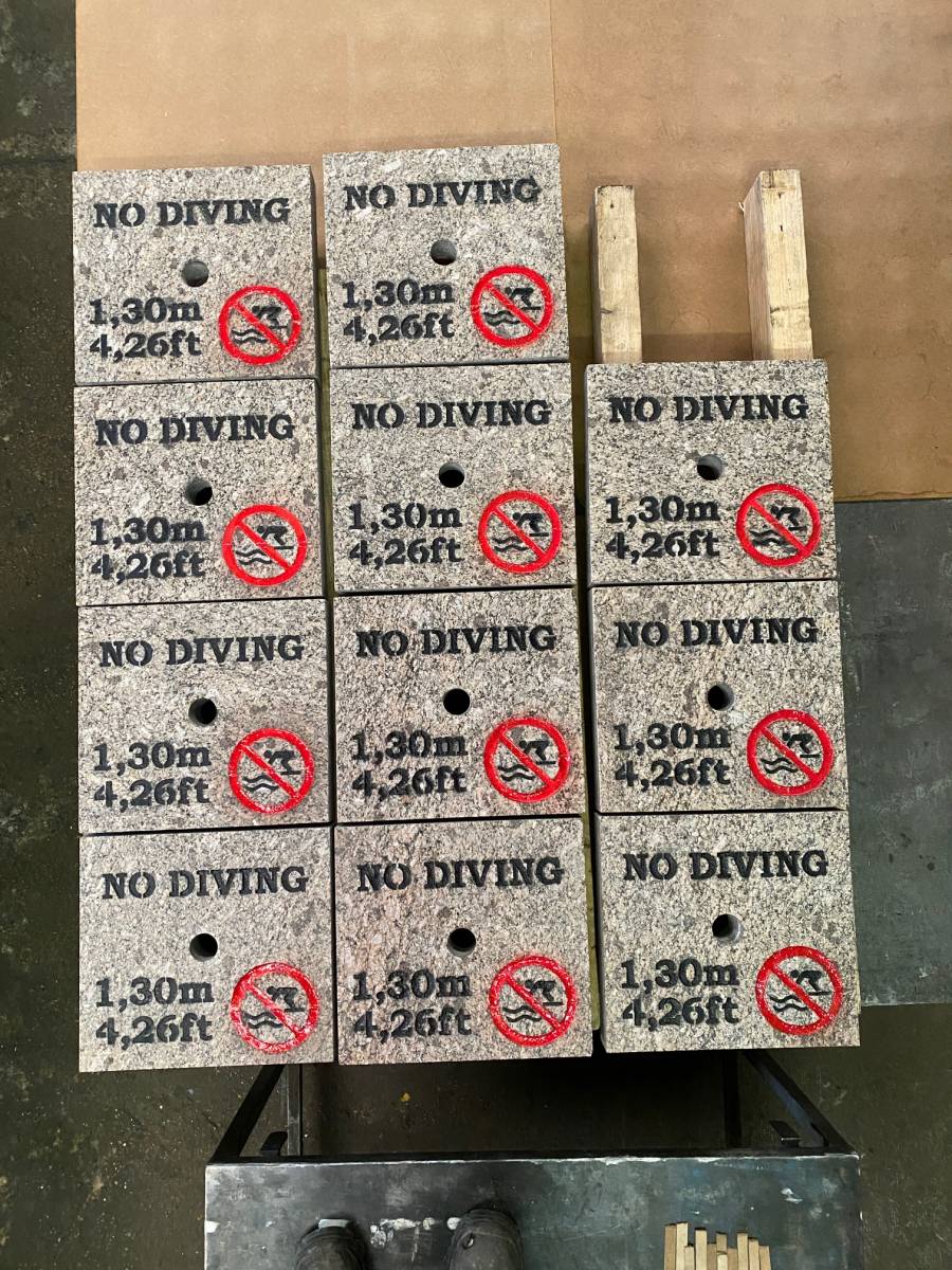 Gravure sur granit et pierre naturelle sur mesure proche de Marseille dans les Bouches-du-Rhône (13).